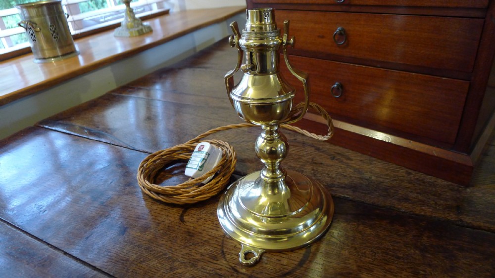 A BRASS GIMBALLED MARITIME LAMP CIRCA 1910. View IV