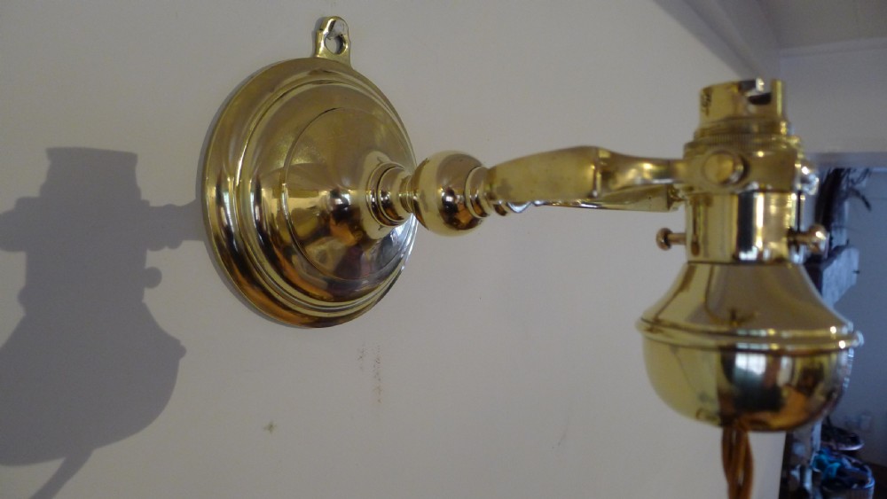 A BRASS GIMBALLED MARITIME LAMP CIRCA 1910. View IX