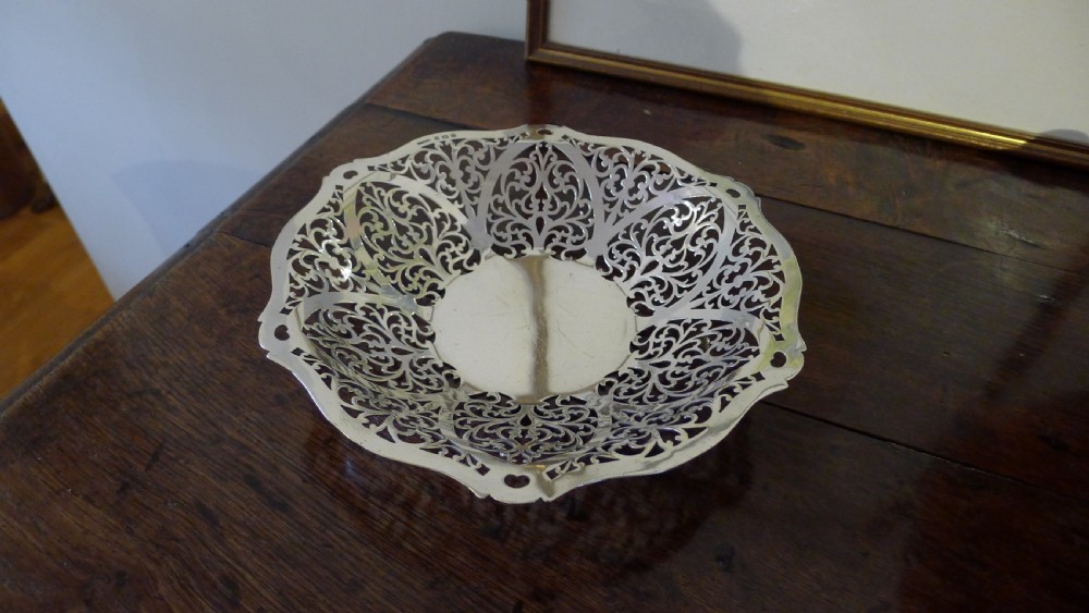 A PIERCED SILVER BON BON DISH BY S.J.LEVI BIRMINGHAM 1932.  View IV