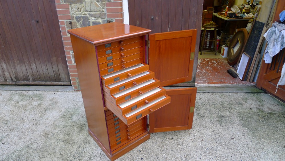 A FINE 20 DRAWER MAHOGANY COLLECTORS CABINET. CIRCA 1910. View IX