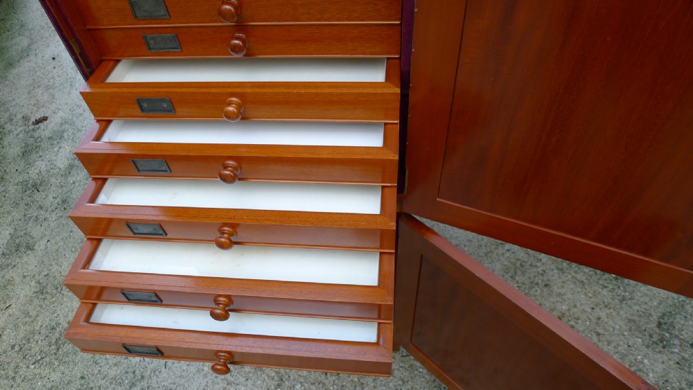 A FINE 20 DRAWER MAHOGANY COLLECTORS CABINET. CIRCA 1910. View X