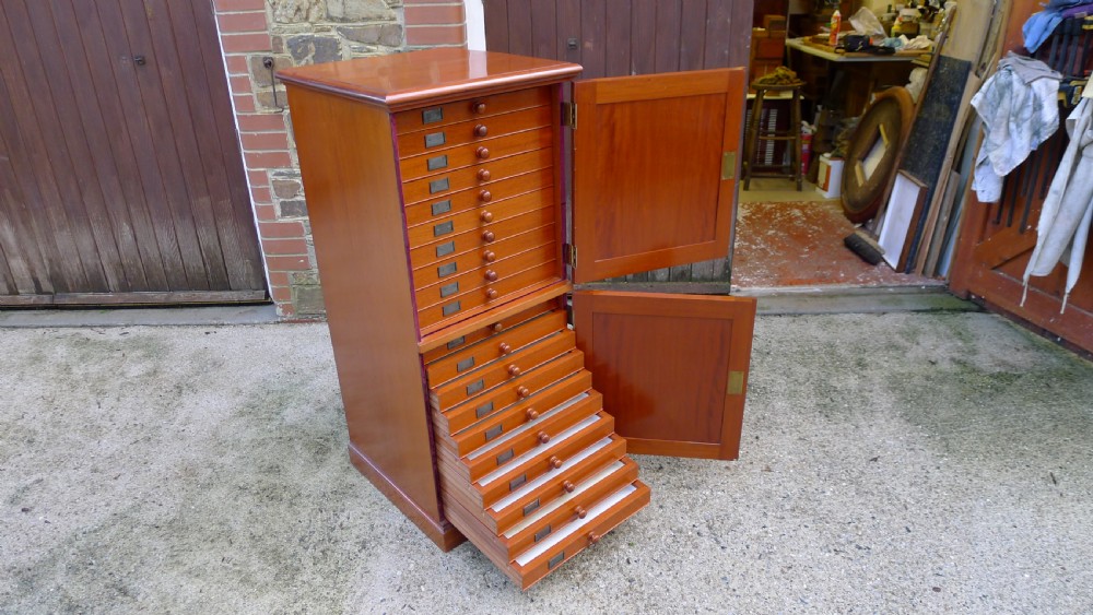 A FINE 20 DRAWER MAHOGANY COLLECTORS CABINET. CIRCA 1910. View XIII