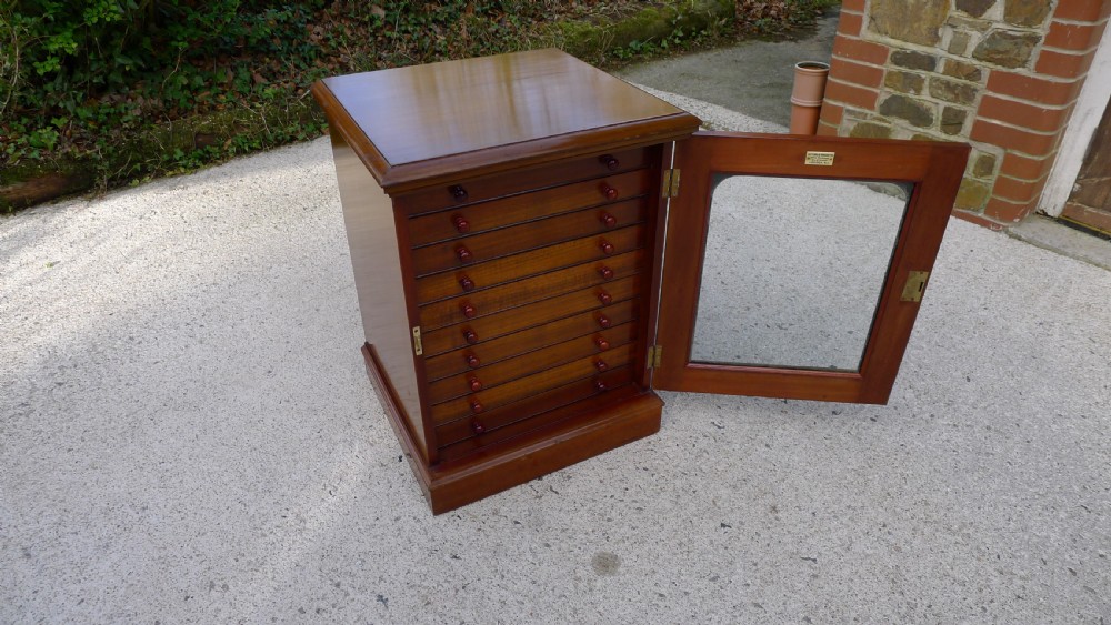 A VERY FINE 10 DRAWER MAHOGANY COLLECTORS CABINET BY MESSRS WATKINS & DONCASTER. CIRCA 1910. View II