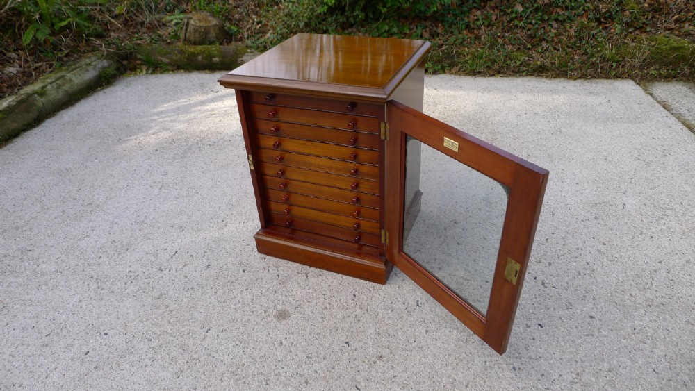 A VERY FINE 10 DRAWER MAHOGANY COLLECTORS CABINET BY MESSRS WATKINS & DONCASTER. CIRCA 1910. View VIII