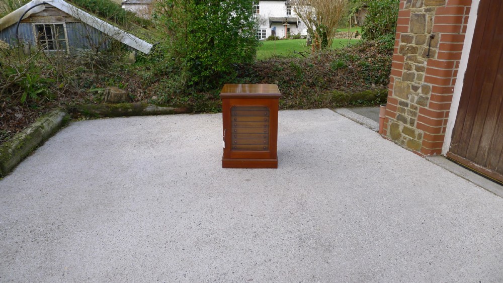 A VERY FINE 10 DRAWER MAHOGANY COLLECTORS CABINET BY MESSRS WATKINS & DONCASTER. CIRCA 1910. View XII