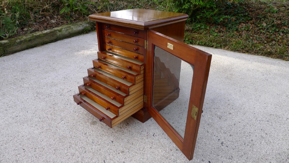 A VERY FINE 10 DRAWER MAHOGANY COLLECTORS CABINET BY MESSRS WATKINS & DONCASTER. CIRCA 1910. View XIII