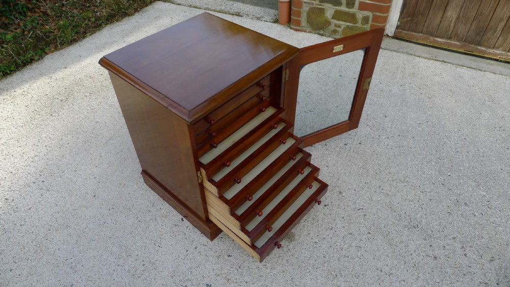 A VERY FINE 10 DRAWER MAHOGANY COLLECTORS CABINET BY MESSRS WATKINS & DONCASTER. CIRCA 1910. View XIV