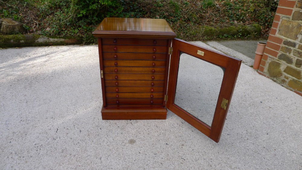 A VERY FINE 10 DRAWER MAHOGANY COLLECTORS CABINET BY MESSRS WATKINS & DONCASTER. CIRCA 1910. View XIX