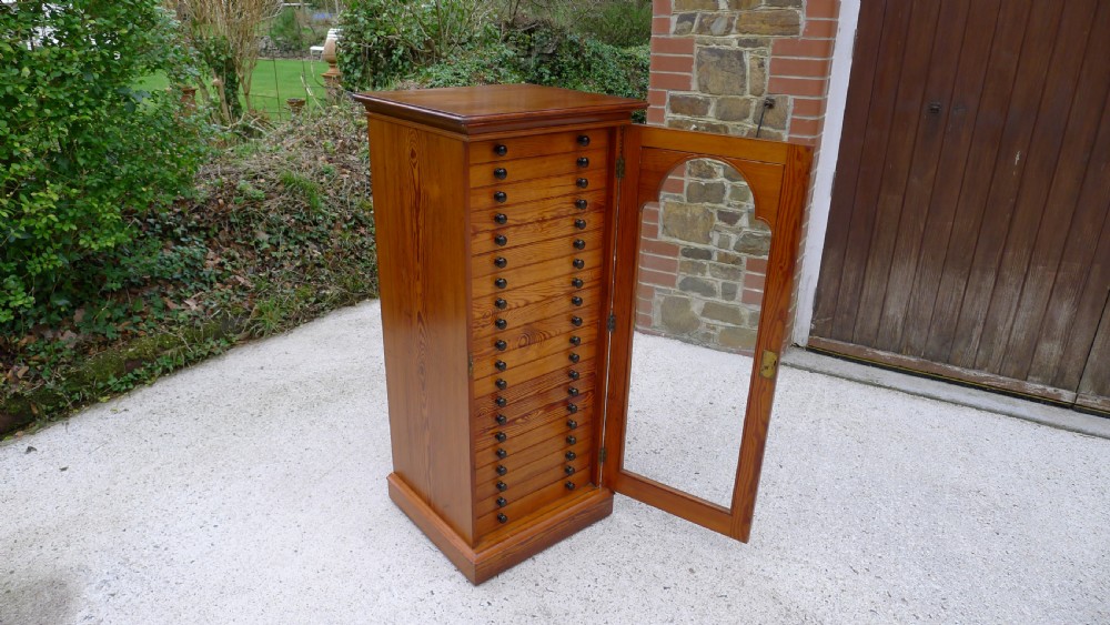 A SUPERB 20 DRAWER CLASSIC J.T.CROCKETT OF CAVENDISH SQUARE, COLLECTORS CABINET CIRCA 1885. (CONTINENTAL DEPTH DRAWERS).