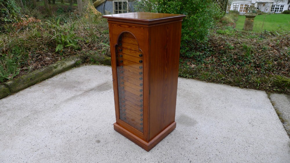 A SUPERB 20 DRAWER CLASSIC J.T.CROCKETT OF CAVENDISH SQUARE, COLLECTORS CABINET CIRCA 1885. (CONTINENTAL DEPTH DRAWERS). View V