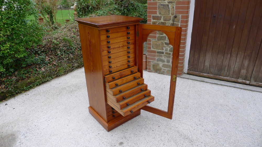 A SUPERB 20 DRAWER CLASSIC J.T.CROCKETT OF CAVENDISH SQUARE, COLLECTORS CABINET CIRCA 1885. (CONTINENTAL DEPTH DRAWERS). View VIII