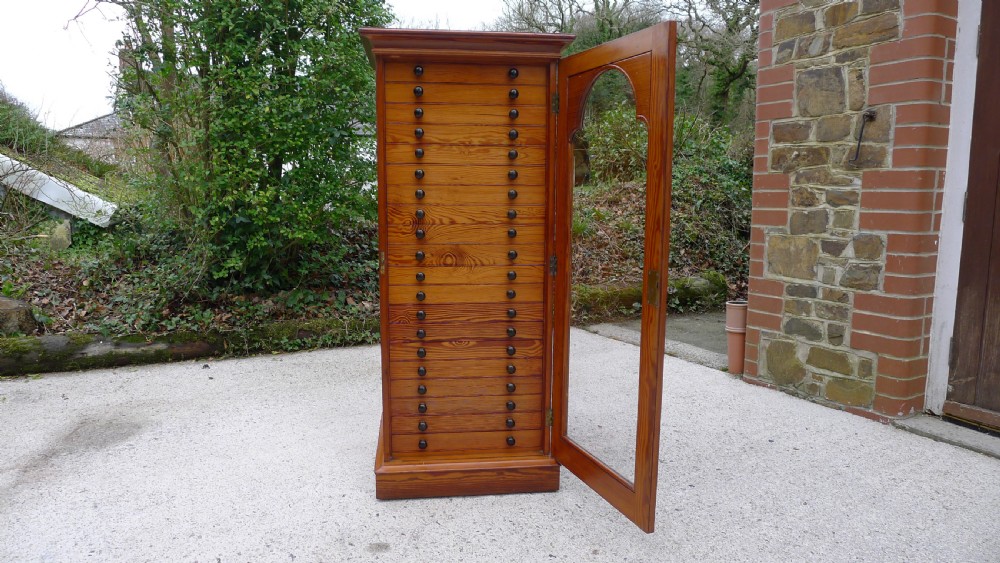 A SUPERB 20 DRAWER CLASSIC J.T.CROCKETT OF CAVENDISH SQUARE, COLLECTORS CABINET CIRCA 1885. (CONTINENTAL DEPTH DRAWERS). View X