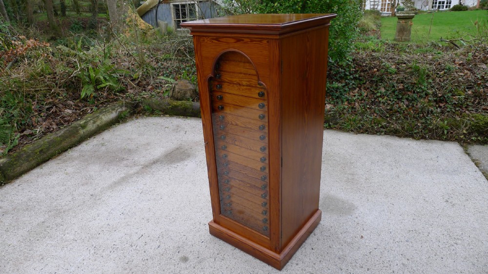 A SUPERB 20 DRAWER CLASSIC J.T.CROCKETT OF CAVENDISH SQUARE, COLLECTORS CABINET CIRCA 1885. (CONTINENTAL DEPTH DRAWERS). View XV