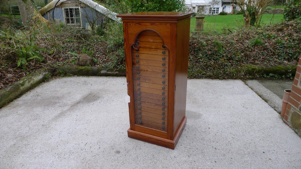 A SUPERB 20 DRAWER CLASSIC J.T.CROCKETT OF CAVENDISH SQUARE, COLLECTORS CABINET CIRCA 1885. (CONTINENTAL DEPTH DRAWERS). View XVI