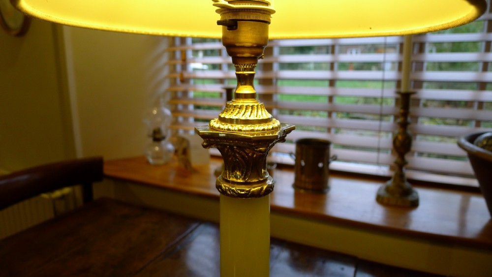 A GOOD AND ATTRACTIVE TABLE LAMP IN EXCELLENT WORKING ORDER. View III