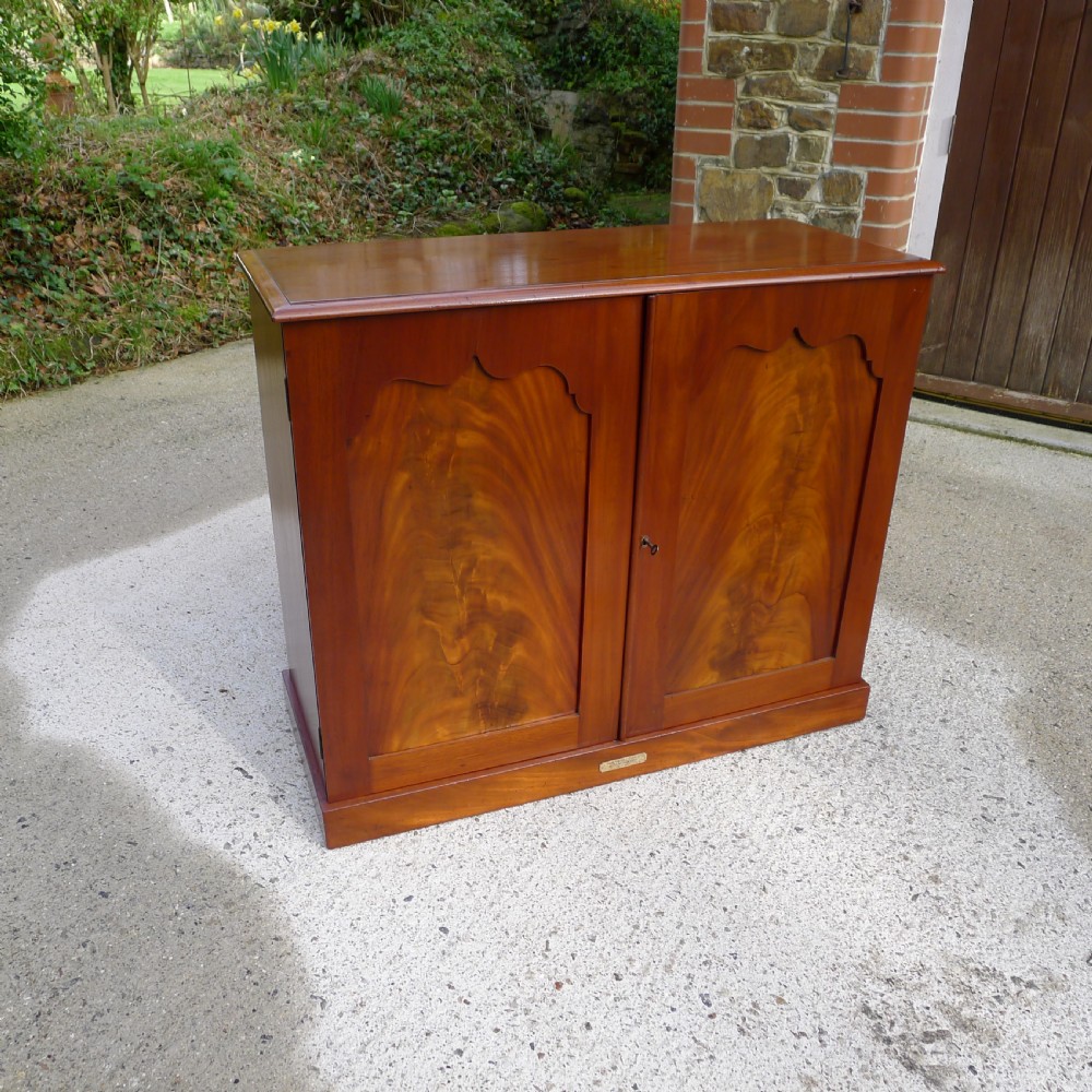 A GOOD AND HIGHLY VERSATILE HONDURAS MAHOGANY COLLECTORS CABINET CIRCA 1870. View II
