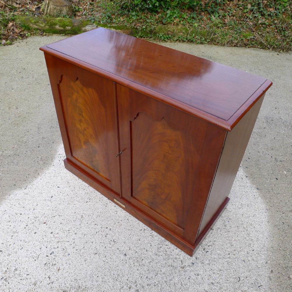A GOOD AND HIGHLY VERSATILE HONDURAS MAHOGANY COLLECTORS CABINET CIRCA 1870. View VI