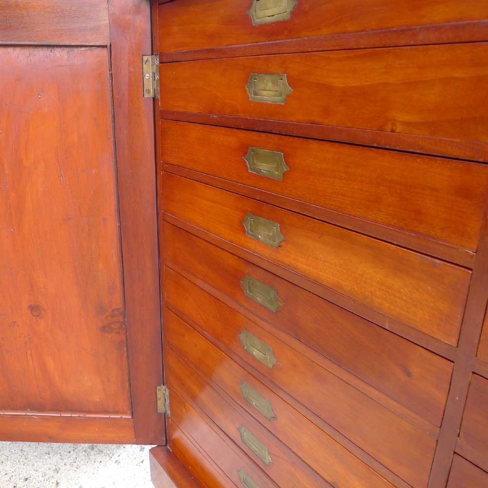 A GOOD AND HIGHLY VERSATILE HONDURAS MAHOGANY COLLECTORS CABINET CIRCA 1870. View VIII