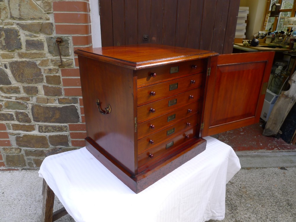 AN EXCELLENT SIX DRAWER COLLECTORS CABINET BY JAMES GARDNER, FORMERLY OF OXFORD STREET, LONDON. CIRCA 1880. DEEP DRAWERS.