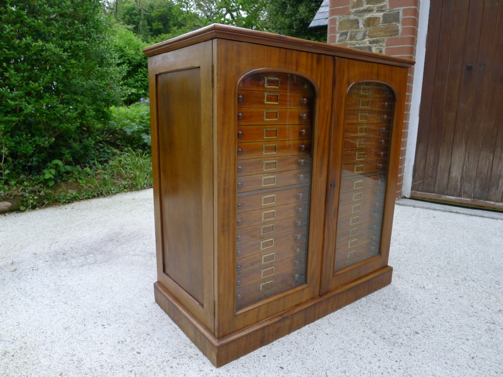 A 32 DRAWER MAHOGANY COLLECTORS CABINET BY CHARLES BRADY OF EDMONTON. LONDON. CIRCA 1900.