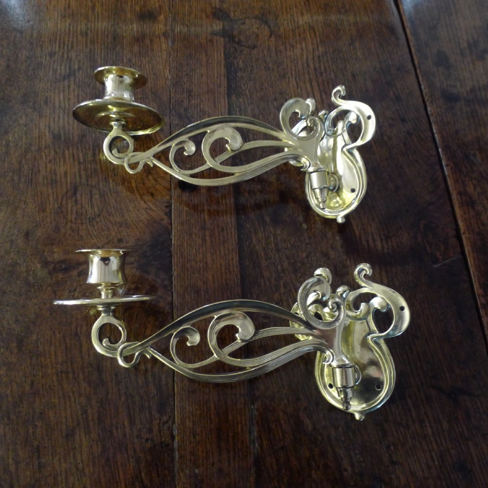 A BEAUTIFUL PAIR OF BRASS, SWING OUT PIANO CANDLE HOLDERS. CIRCA 1890. View III