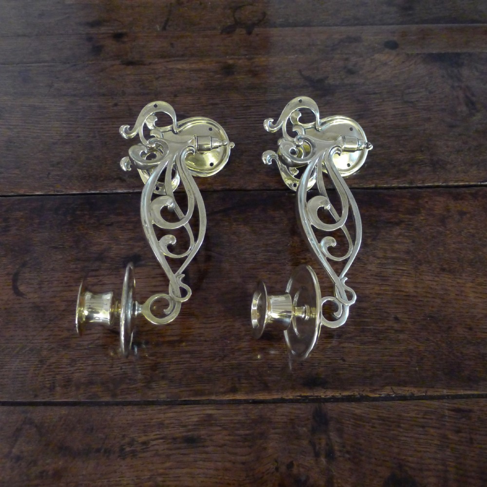 A BEAUTIFUL PAIR OF BRASS, SWING OUT PIANO CANDLE HOLDERS. CIRCA 1890. View V