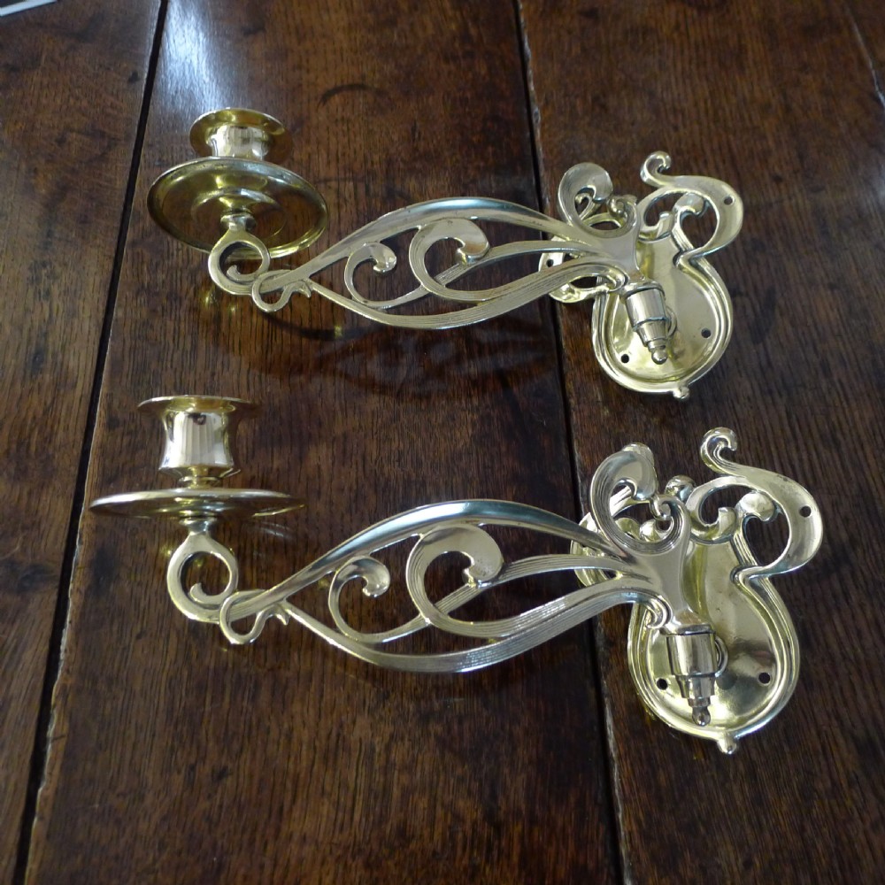 A BEAUTIFUL PAIR OF BRASS, SWING OUT PIANO CANDLE HOLDERS. CIRCA 1890. View VI
