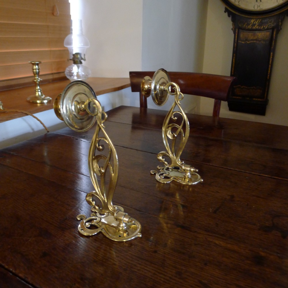 A BEAUTIFUL PAIR OF BRASS, SWING OUT PIANO CANDLE HOLDERS. CIRCA 1890. View VII