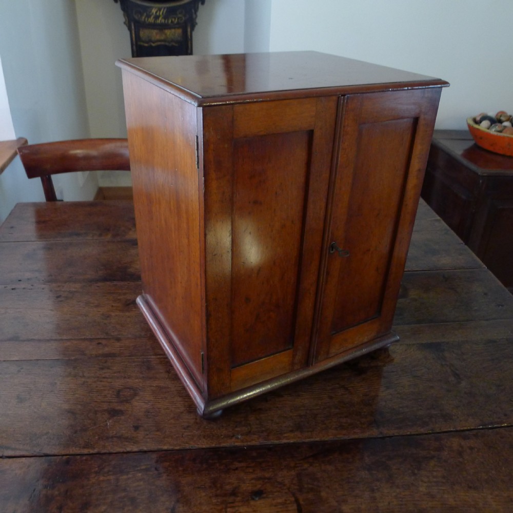 A SUPERB 7 DRAWER VICTORIAN COLLECTORS CABINET SUITED TO JEWELLERY, WATCH AND FAMILY ARCHIVE COLLECTION. CIRCA 1890. View IX