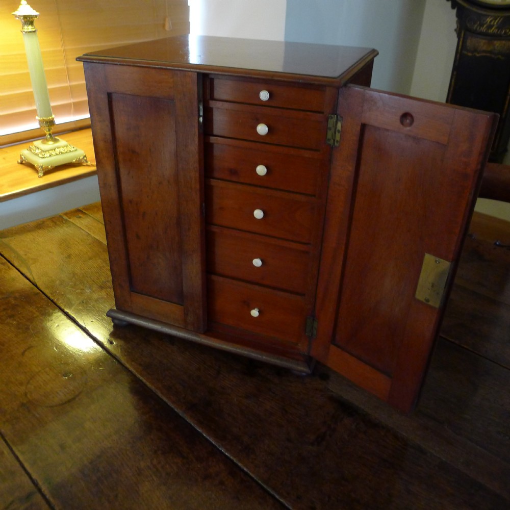A SUPERB 7 DRAWER VICTORIAN COLLECTORS CABINET SUITED TO JEWELLERY, WATCH AND FAMILY ARCHIVE COLLECTION. CIRCA 1890. View XIV