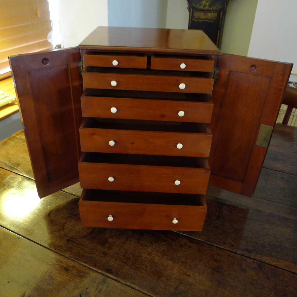 A SUPERB 7 DRAWER VICTORIAN COLLECTORS CABINET SUITED TO JEWELLERY, WATCH AND FAMILY ARCHIVE COLLECTION. CIRCA 1890. View XV