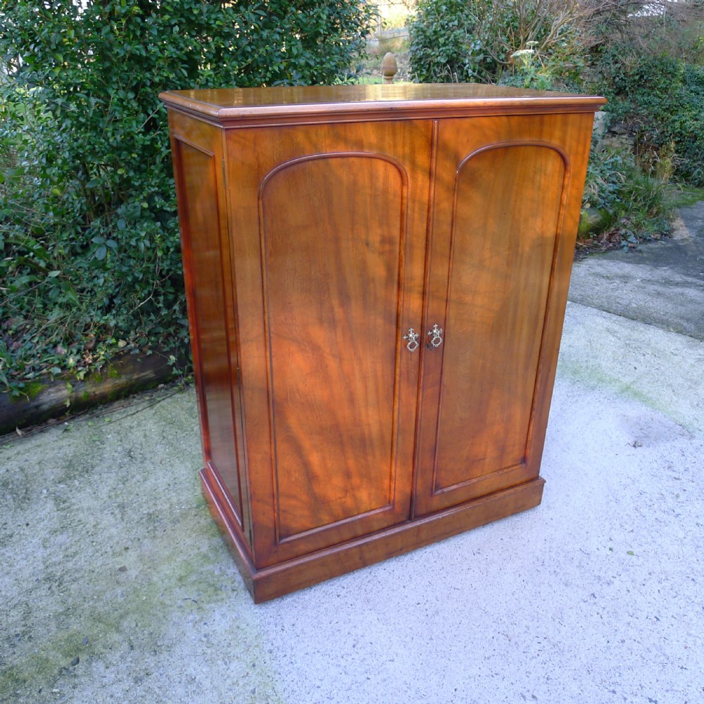 A VERY FINE BRADY 40 DRAWER SOLID MAHOGANY COLLECTORS CABINET CIRCA 1890 View II