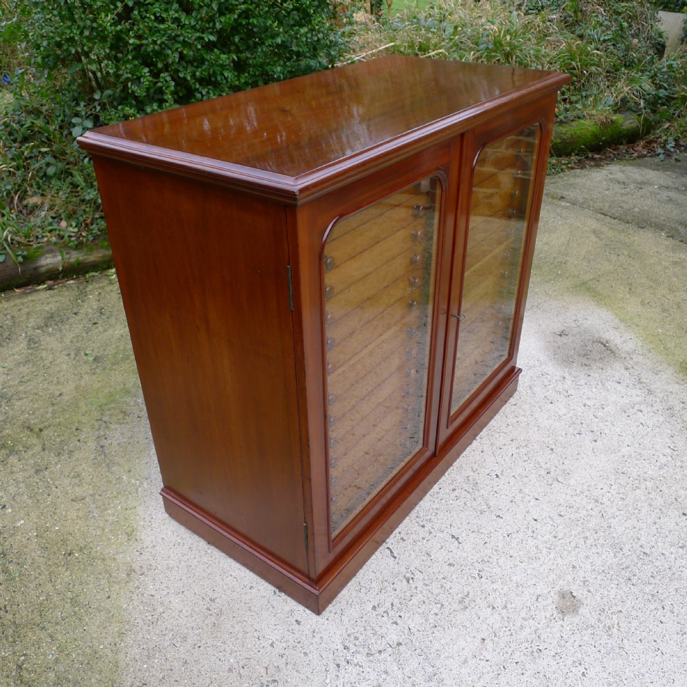 A 30 DRAWER SOLID MAHOGANY DE-LUXE COLLECTORS CABINET BY J.T.CROCKETT. CIRCA  1890. View XIII