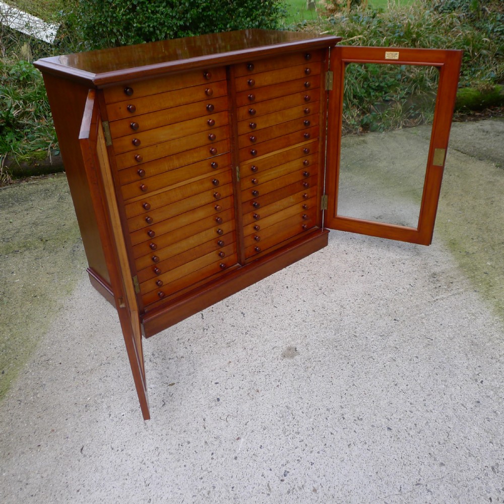 A 30 DRAWER SOLID MAHOGANY DE-LUXE COLLECTORS CABINET BY J.T.CROCKETT. CIRCA  1890. View XVIII