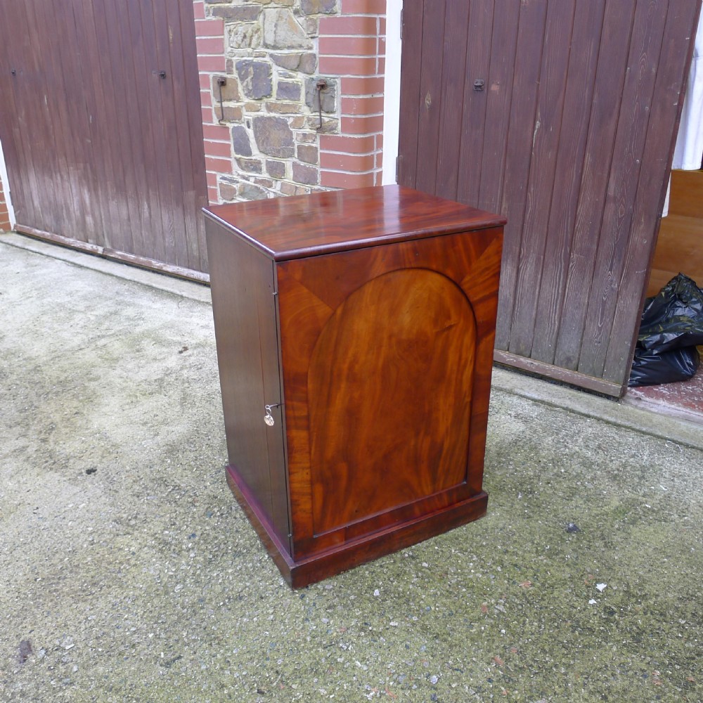 A FINE SOLID MAHOGANY 12 DRAWER COLLECTORS CABINET CIRCA 1830.  View VII