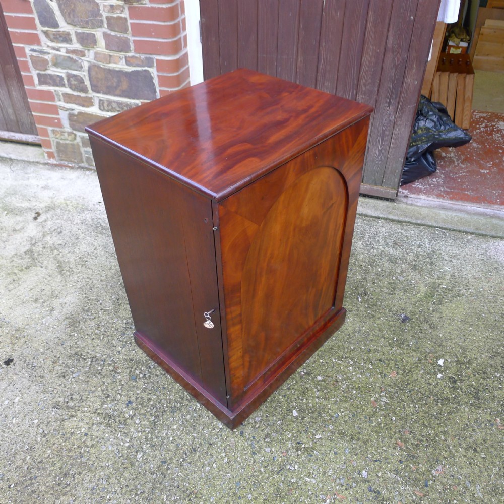 A FINE SOLID MAHOGANY 12 DRAWER COLLECTORS CABINET CIRCA 1830.  View VIII