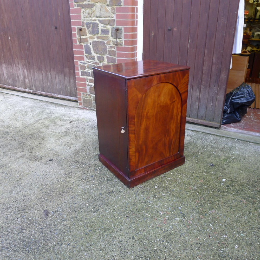 A FINE SOLID MAHOGANY 12 DRAWER COLLECTORS CABINET CIRCA 1830.  View XVII