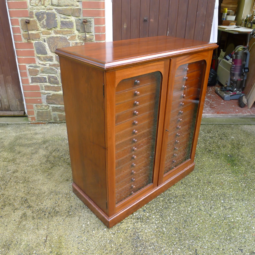 A GOOD 30 DRAWER WATKINS & DONCASTER COLLECTORS SPECIMEN CABINET IN SATIN WALNUT AND MAHOGANY. CIRCA 1900 View II