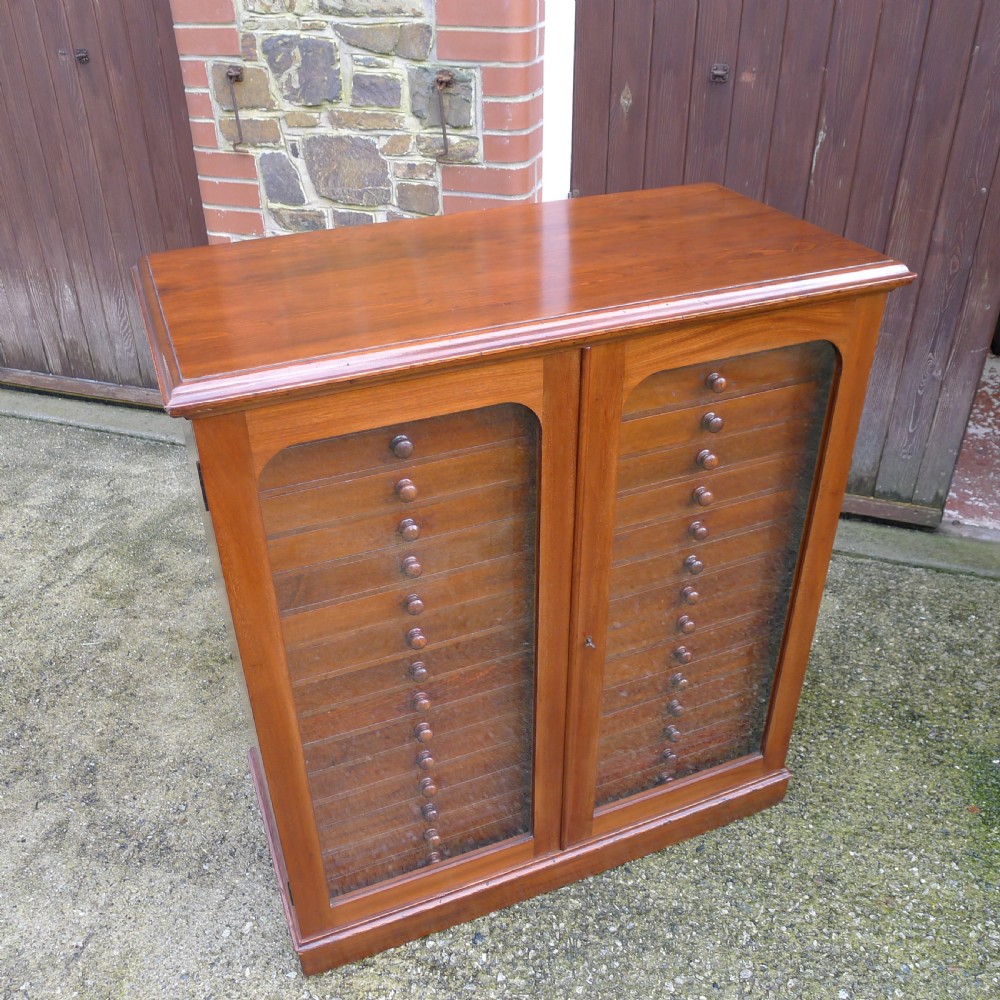 A GOOD 30 DRAWER WATKINS & DONCASTER COLLECTORS SPECIMEN CABINET IN SATIN WALNUT AND MAHOGANY. CIRCA 1900 View IV