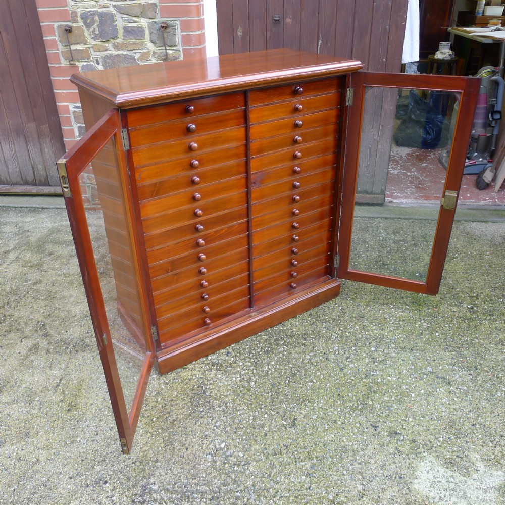 A GOOD 30 DRAWER WATKINS & DONCASTER COLLECTORS SPECIMEN CABINET IN SATIN WALNUT AND MAHOGANY. CIRCA 1900 View VII