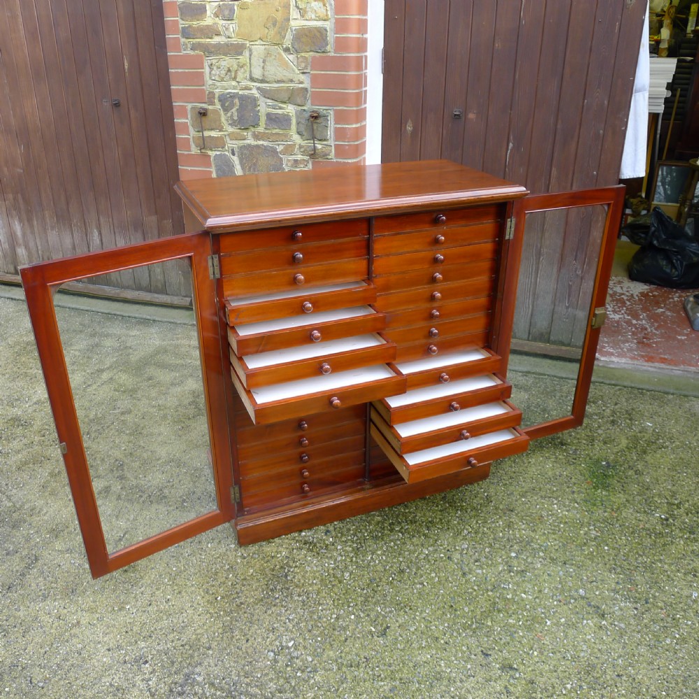 A GOOD 30 DRAWER WATKINS & DONCASTER COLLECTORS SPECIMEN CABINET IN SATIN WALNUT AND MAHOGANY. CIRCA 1900 View IX