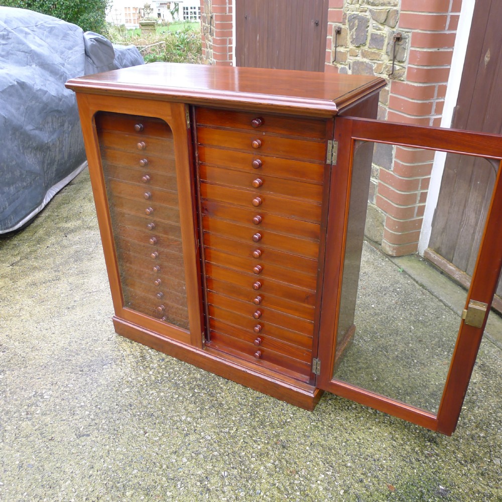 A GOOD 30 DRAWER WATKINS & DONCASTER COLLECTORS SPECIMEN CABINET IN SATIN WALNUT AND MAHOGANY. CIRCA 1900 View XIV