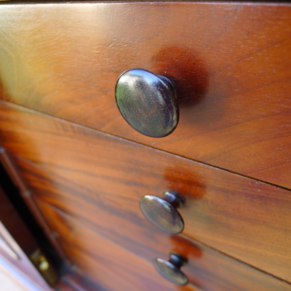 A BEAUTIFUL 16 DRAWER COLLECTORS CABINET IN HONDURAS MAHOGANY. CIRCA 1850.  View VI