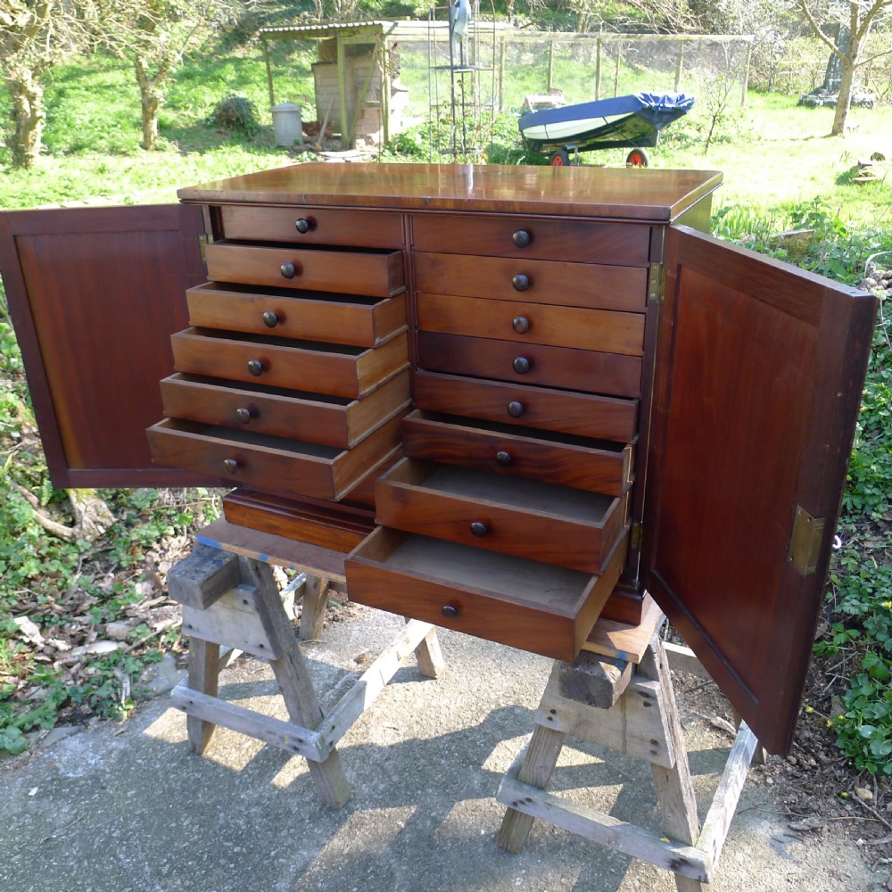 A BEAUTIFUL 16 DRAWER COLLECTORS CABINET IN HONDURAS MAHOGANY. CIRCA 1850.  View X