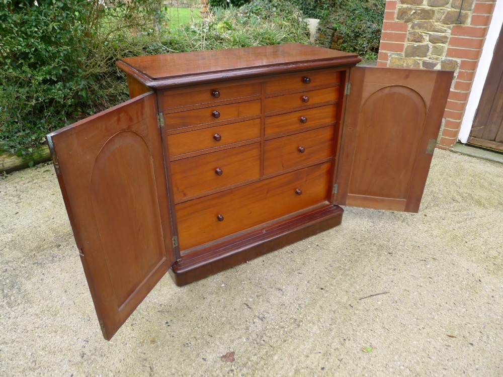 A VICTORIAN MAHOGANY 9 DRAWER COLLECTORS CABINET CIRCA 1880.