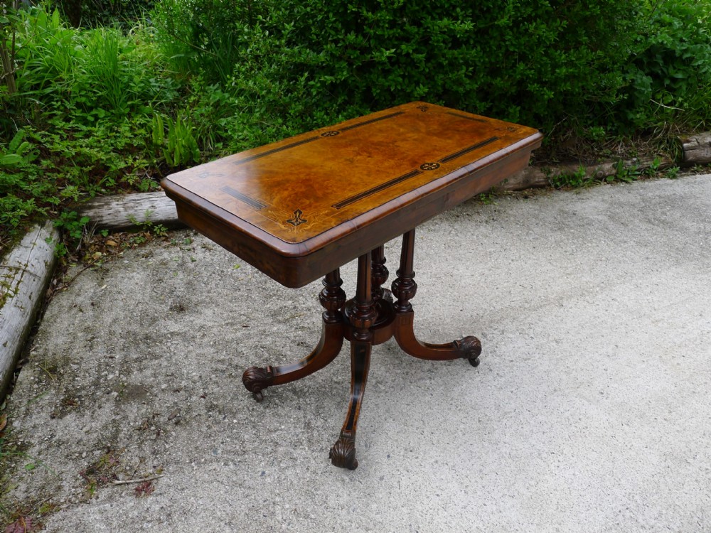 A GOOD FOLDOVER VICTORIAN CARD TABLE IN BURR WALNUT AND EBONY. CIRCA 1890.
