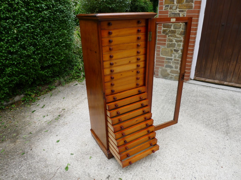 AN EXCELLENT 20 DRAWER DEAL AND MAHOGANY COLLECTORS CABINET BY J.T.CROCKETT, CAVENDISH SQUARE. LONDON. CIRCA 1890.