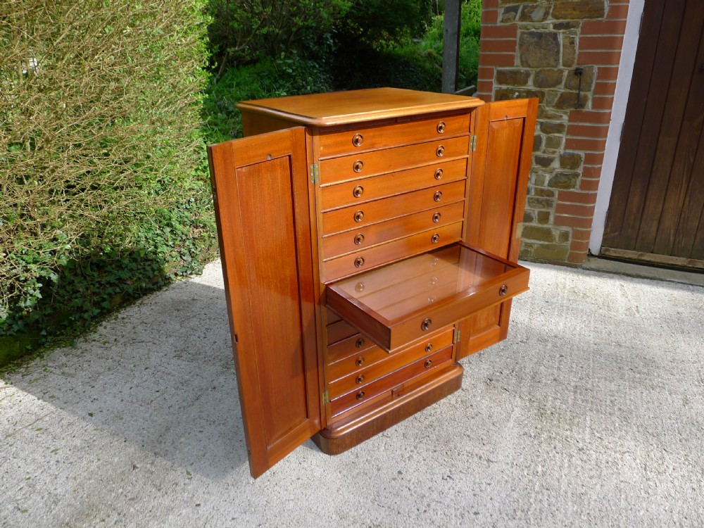 AN EXCELLENT VICTORIAN MAHOGANY COLLECTORS CABINET CIRCA 1880. View II