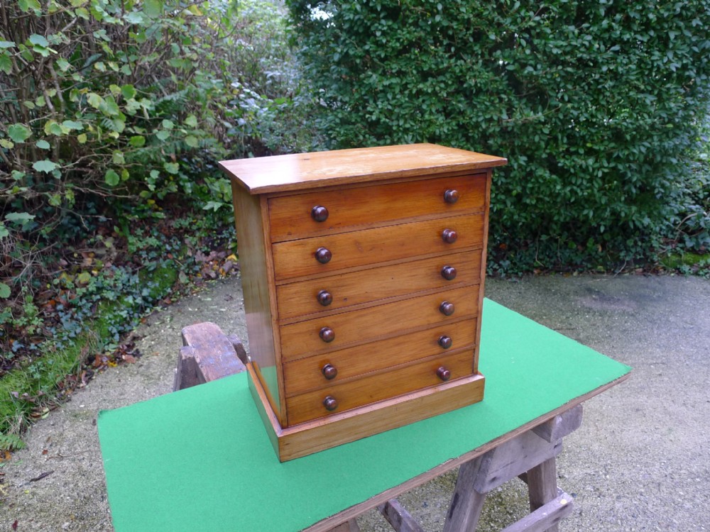 A 6 DRAWER COLLECTORS CABINET BY J.T.CROCKETT CAVENDISH SQUARE LONDON. CIRCA 1890.