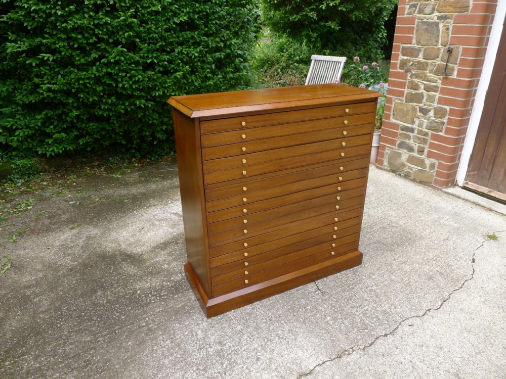 A 15 DRAWER MAHOGANY COLLECTORS CABINET CIRCA 1930.